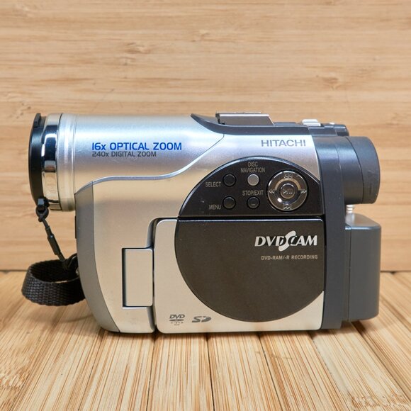 Hitachi DZ-MV730A DVD Handycam Camcorder, 16 Optical Zoom, Made in Japan - Picture 3 of 10